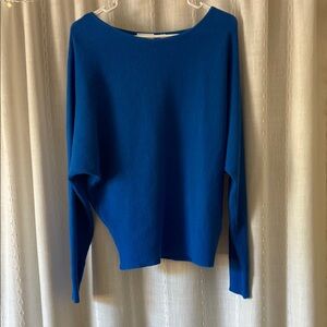 💙🦋 Women’s royal blue oversized sweater 🦋 💙